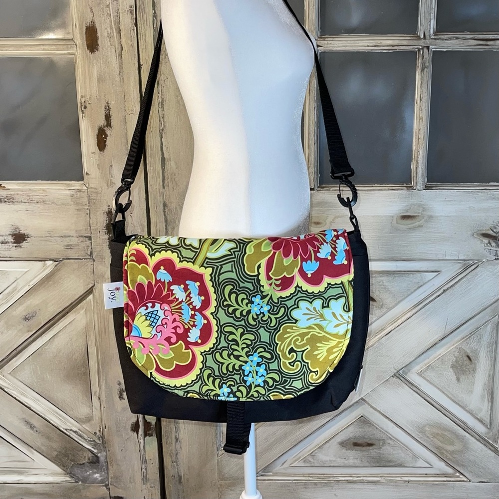 Tracy Joy camera bag multicolored pattern
